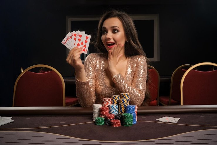 AduQ game in progress showing live hand and opponent behavior patterns during Liga 1 season peak hours